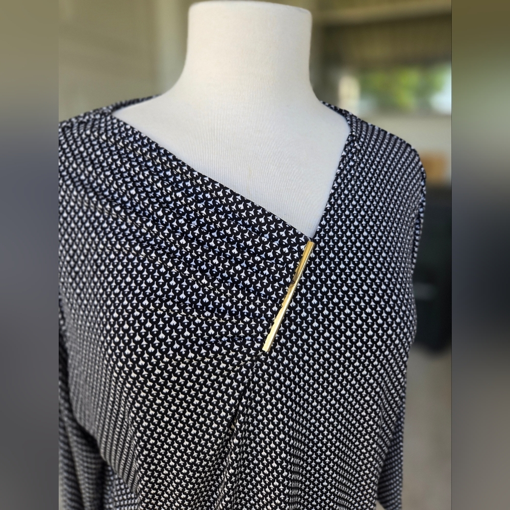 Liz Claiborne Black and White Polka Dot Women's Top 287 - Picture 2 of 3